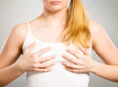 Mikromastie – Ursachen & Behandlung unterentwickelter Brüste